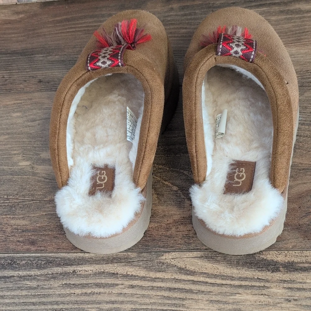 UGG Tazzle Chestnut Tan Suede Platform Slippers Youth 3 M594